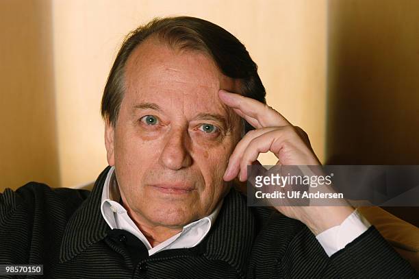 French writer and academician Hector Bianciotti poses at home on October 6. 2003 in Paris,France.