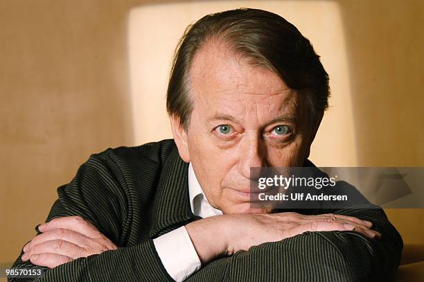 French writer and academician Hector Bianciotti poses at home on October 6. 2003 in Paris,France.