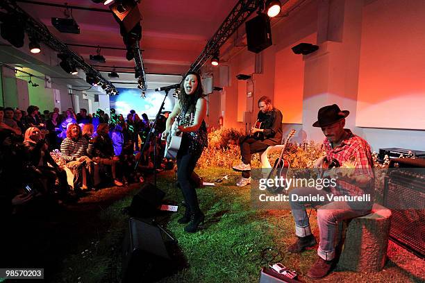 Musicians Michelle Branch and husband Teddy Landau perform during the MINI Countryman Picnic event on April 13, 2010 in Milan, Italy.