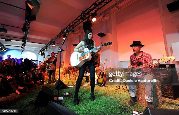 Musicians Michelle Branch and husband Teddy Landau perform during the MINI Countryman Picnic event on April 13, 2010 in Milan, Italy.