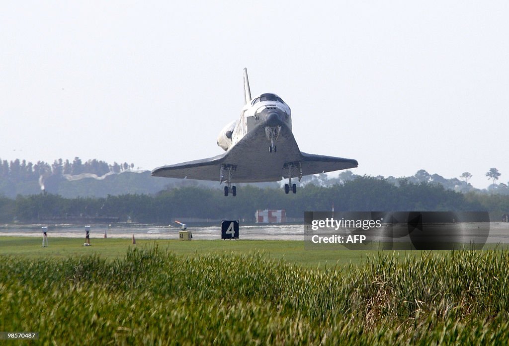 The US space shuttle Discovery glides in