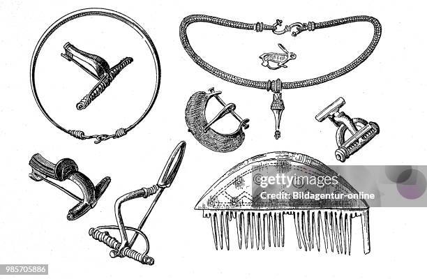 Objects and jewelery from the Roman period, various clasps, a fibula in the form of a hare, a gold necklace of fine braided wires and a comb of...