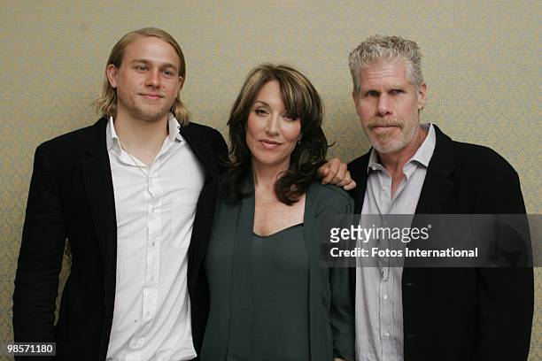 Charlie Hannum, Ron Perlman and Katey Sagal at the Four Seasons Hotel in Beverly Hills, California on October 6, 2008. Reproduction by American...