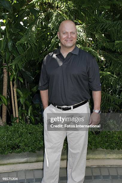 Michael Chiklis at the Four Seasons Hotel in Beverly Hills, California on October 6, 2008. Reproduction by American tabloids is absolutely forbidden.