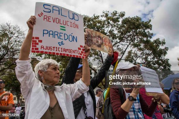 People protest because of the lack of medicine in Caracas, Venezuela, 8 February 2018. On a bannerb is written 'On health topics is the revolution a...