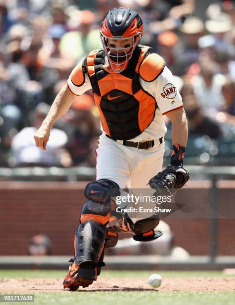 Nick Hundley of the San Francisco Giants fields the ball against the Arizona Diamondbacks at AT&T Park on June 6, 2018 in San Francisco, California.