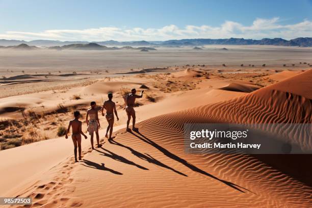 indigenous bushman/san hunters. - san stockfoto's en -beelden