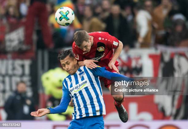 Leverkusen's Sven Bender and Berlin's Davie Selke fight for the ball at the BayArena in Leverkusen, Germany, 10 February 2018. Photo: Bernd...