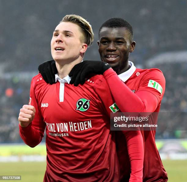 Hanover's Felix Klaus celebrates his 2:0 goal against SC Freiburg together with Ihlas Bebou in the HDI Arena in Hanover, Germany, 10 February 2018....