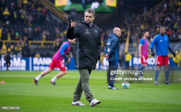 Hamburg's Bernd Hollerbach during the German Bundesliga soccer match betwen Borussia Dortmund and Hamburger SV in Dortmund, Germany, 10 February...