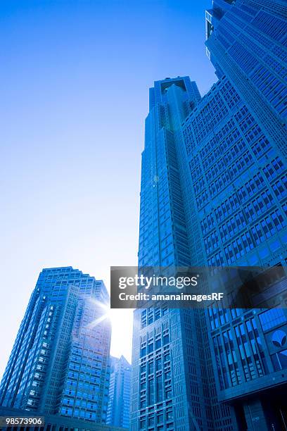 day time view of metropolitan government office. shinjuku-ku, tokyo prefecture, japan - nishi shinjuku fotografías e imágenes de stock