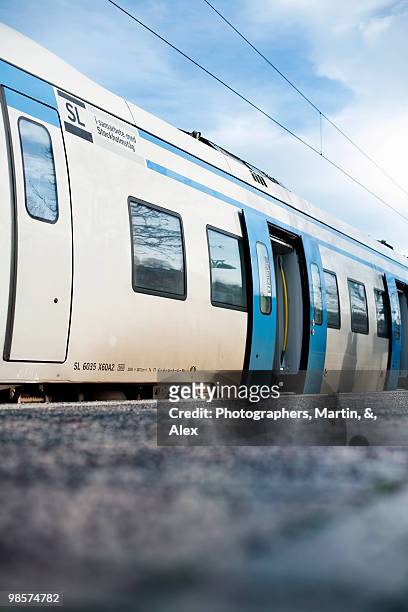 a train, sweden. - 通勤電車 ストックフォトと画像