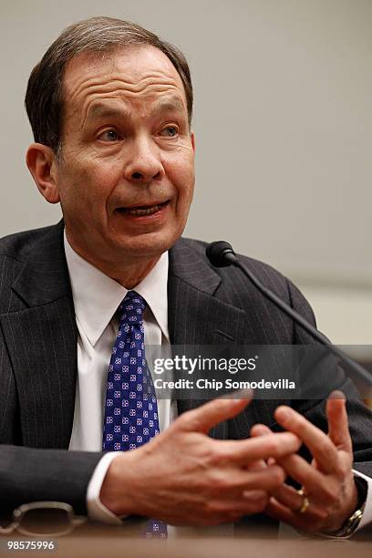 Court-appointed bankruptcy examiner Anton Valukas testifies before the House Financial Services Committee about the collapse of Lehman Brothers...