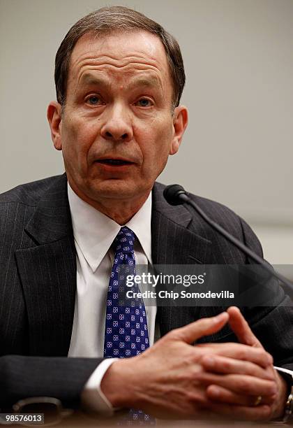 Court-appointed bankruptcy examiner Anton Valukas testifies before the House Financial Services Committee about the collapse of Lehman Brothers...