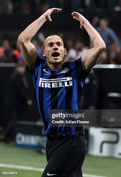 Wesley Sneijder of Inter celebrates his 1:1 equalising goal during the UEFA Champions League Semi Final 1st Leg match between Inter Milan and...