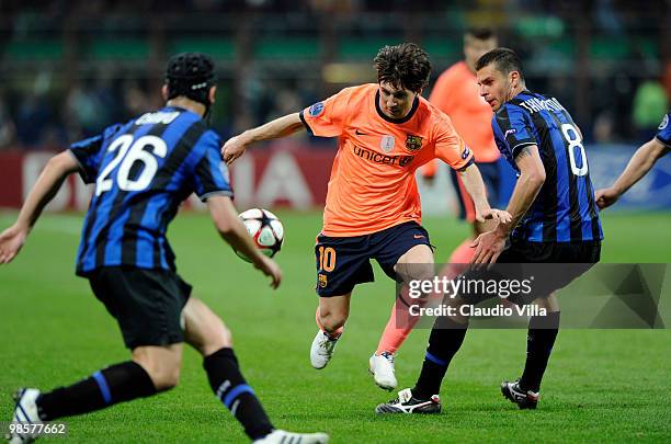 Thiago Motta of Inter Milan competes for the ball with Lionel Andres Messi of Barcelona during the UEFA Champions League Semi Final First Leg match...