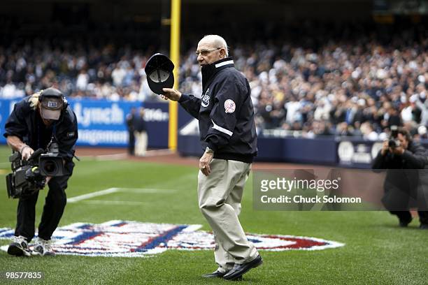 Former New York Yankees Yogi Berra during World Series ring ceremony before game vs Los Angeles Angels of Anaheim. Bronx, NY 4/13/2010 CREDIT: Chuck...