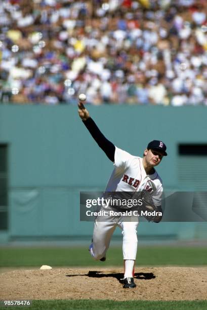 Roger Clemens of the Boston Red Sox pitches to the Cleveland Indians during a MLB game on August 30, 1986 at Fenway Park in Boston, Massachusetts.