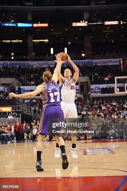 Steve Novak of the Los Angeles Clippers makes a jumpshot against the Phoenix Suns at Staples Center on March 3, 2010 in Los Angeles, California. NOTE...