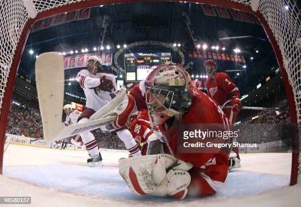 Jimmy Howard of the Detroit Red Wings looks back at the puck after making a third period save on the Phoenix Coyotes during Game Four of the Western...