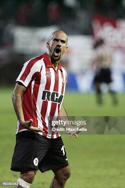 Juan Sebastian Veron of Estudiantes celebrates a scored goal against Peru's Alianza Lima during their Libertadores Cup soccer match at the Centenario...