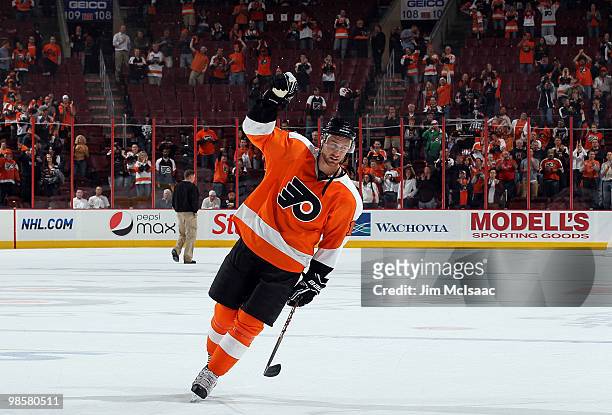 Jeff Carter of the Philadelphia Flyers acknowledges the crowd after being named a star of the game against the New Jersey Devils in Game Four of the...