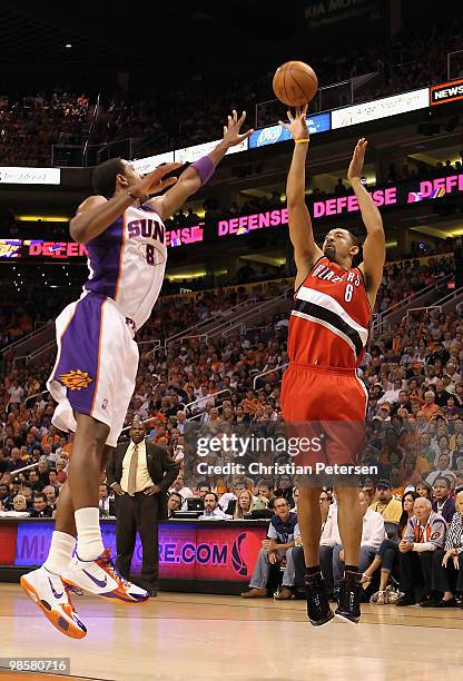 Juwan Howard of the Portland Trail Blazers puts up a shot over Channing Frye of the Phoenix Suns during Game Two of the Western Conference...