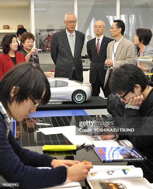 Singaporean Senior Minister Goh Chok Tong inspects a car design class of HAL, IT and digital contents school at the Cocoon Tower in Tokyo on April...