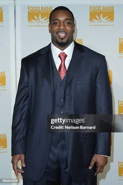 Chris Canty of the New York Giants attends the 8th Annual Can-Do Awards Dinner at Pier Sixty at Chelsea Piers on April 20, 2010 in New York City.