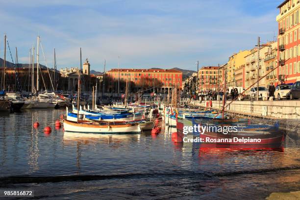 coucher de soleil sur le port - coucher soleil stock pictures, royalty-free photos & images