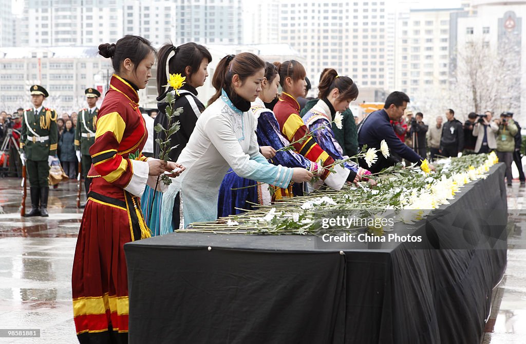 China Holds National Memorial Service For Yushu Earthquake Victims
