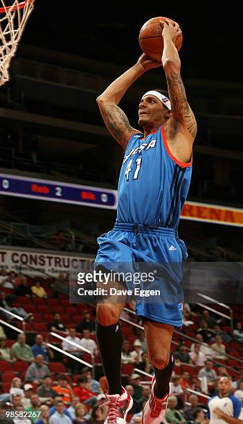 Deron Washington of the Tulsa 66ers slams home two points against the Iowa Energy in the first half of Game Three of their semi-final round series in...