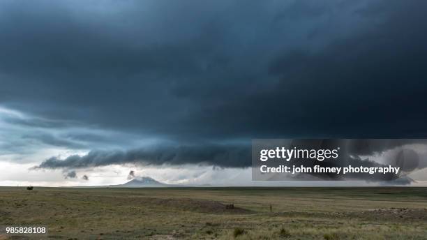 des moines shelfcloud in new mexico. usa - forked lightning stock pictures, royalty-free photos & images