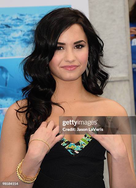 Singer/actress Demi Lovato attends the premiere of "Oceans" at the El Capitan Theatre on April 17, 2010 in Hollywood, California.