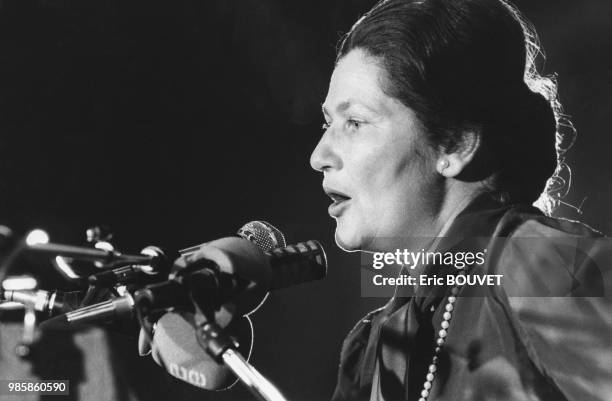 Discours de Simone Veil en campagne pour les Européennes au Palais des Congrès le 22 mars 1984 à Paris, France.