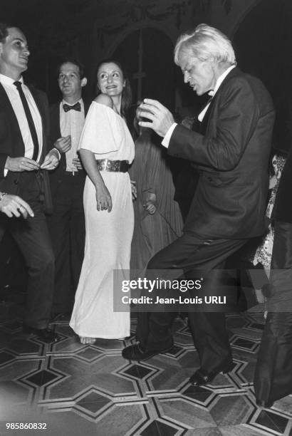 Klaus Kinski dansant lors de la soirée de clôture du Festival de Deauville le 8 septembre 1979, France.