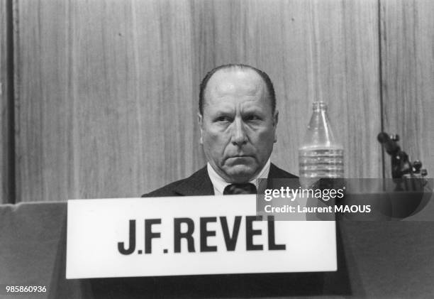 Le journaliste Jean-François Revel lors de la Convention Nationale Economie et Liberté le 27 septembre 1977 au Palais des congrès à Paris, France.