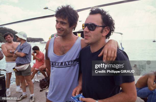 Gérard Lanvin et le réalisateur Hervé Palud sur le tournage du film "Les Frères Pétard" en 1986 en Guadaloupe.