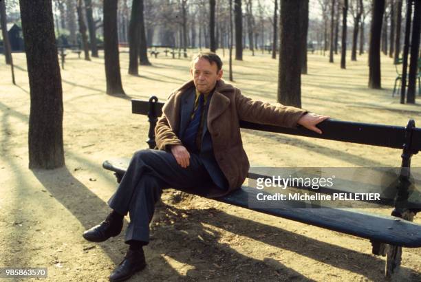 Portrait de l'écrivain Jacques Laurent en février 1984, France.