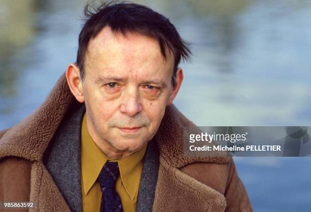 Portrait de l'écrivain Jacques Laurent en février 1984, France.
