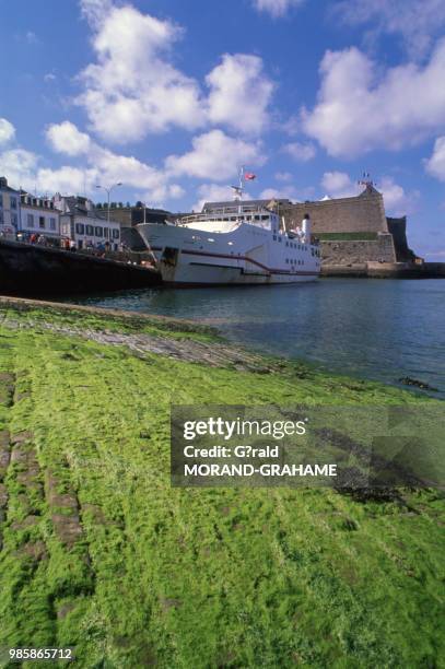 Le port du Palais à Belle-Ile-en-Mer et le ferry de Quiberon, France.