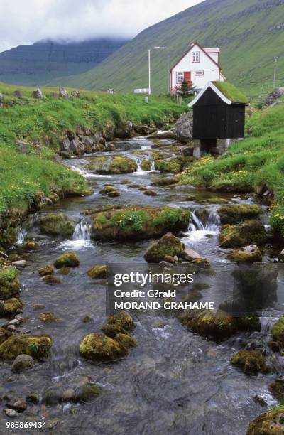 Maison près du village de Gjogv dans les îles Feroe au Danemark.