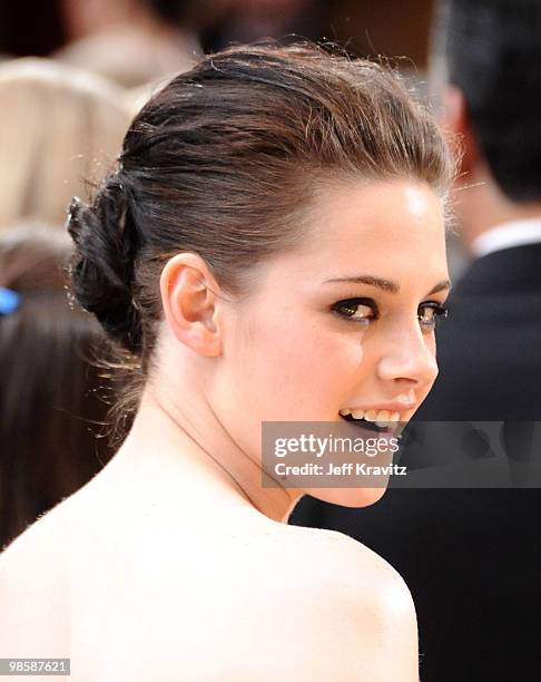 Actress Kristen Stewart arrives at the 82nd Annual Academy Awards held at the Kodak Theatre on March 7, 2010 in Hollywood, California.