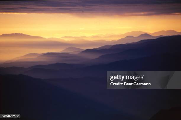 himalayan sunrise - germann stock-fotos und bilder