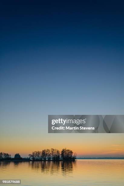 sunset, zonsondergang wijde blik, kortenhoef, noord holland, netherlands - blik stock-fotos und bilder