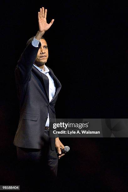 Senator Barack Obama speaks during the "Change Rocks!" campaign benefit concert on December 7, 2007 at the Riviera Theatre in Chicago, Illinois.