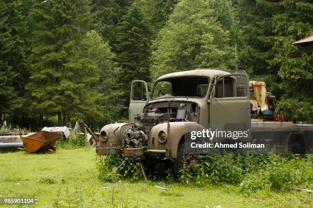 truck ruin - romanian ruins stock pictures, royalty-free photos & images