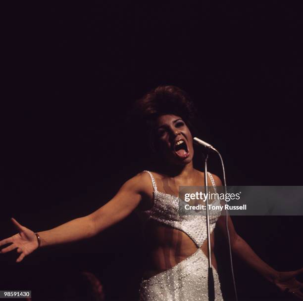 Welsh singer Shirley Bassey performs on stage at the Royal Variety Performance held at the Palladium in London, England on November 15, 1971.