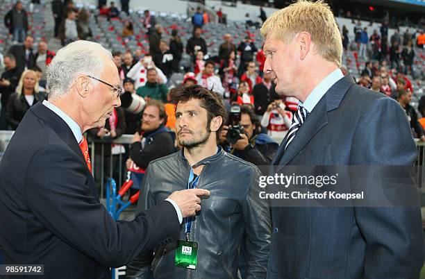 Franz Beckenbauer, Bixente Lizarazu and Stefan Effenberg talk ahead of the UEFA Champions League semi final first leg match between FC Bayern...