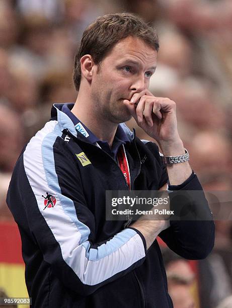 Head coach Dagur Sigurdsson of Berlin reacts during the Toyota Handball Bundesliga match between THW Kiel and Fuechse Berlin at the Sparkassen Arena...